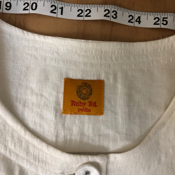Ruby Rd Shirt. Size Petite. Pearlescent white - Picture 2 of 3
